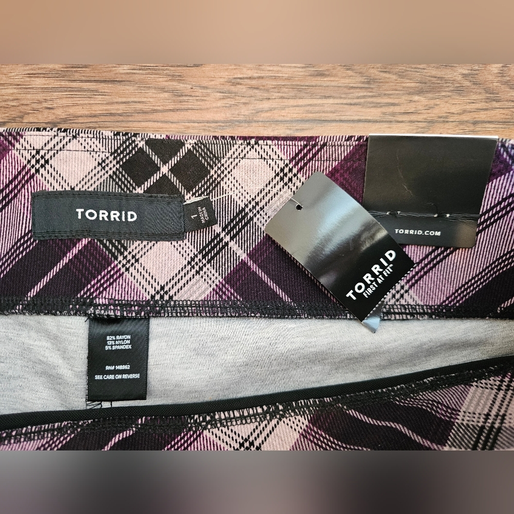 TORRID Plaid Pixie Cropped Pants NWT - Picture 8 of 8